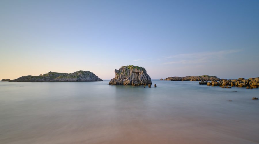 Playa de Ris, Noja en Cantabria una playa espectacular para fotografiar su paisaje natural.